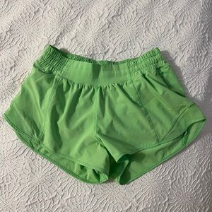 Lululemon LR hotty hot shorts 2.5”